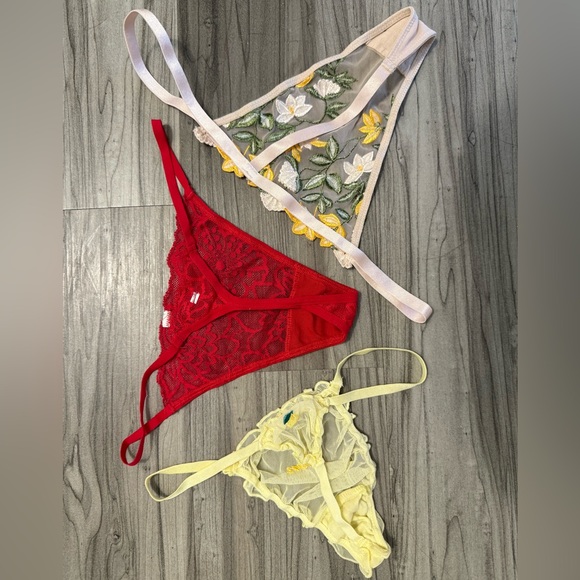 Floral Embroidered Lingerie Set - Picture 3 of 3